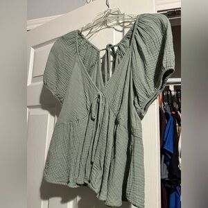 Francesca's Collections Light Green Puff Sleeve Blouse
